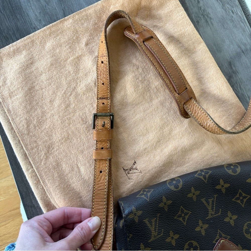 Authentic Louis Vuitton Saint Cloud GM Monogram Crossbody Shoulder Bag - Picture 5 of 17